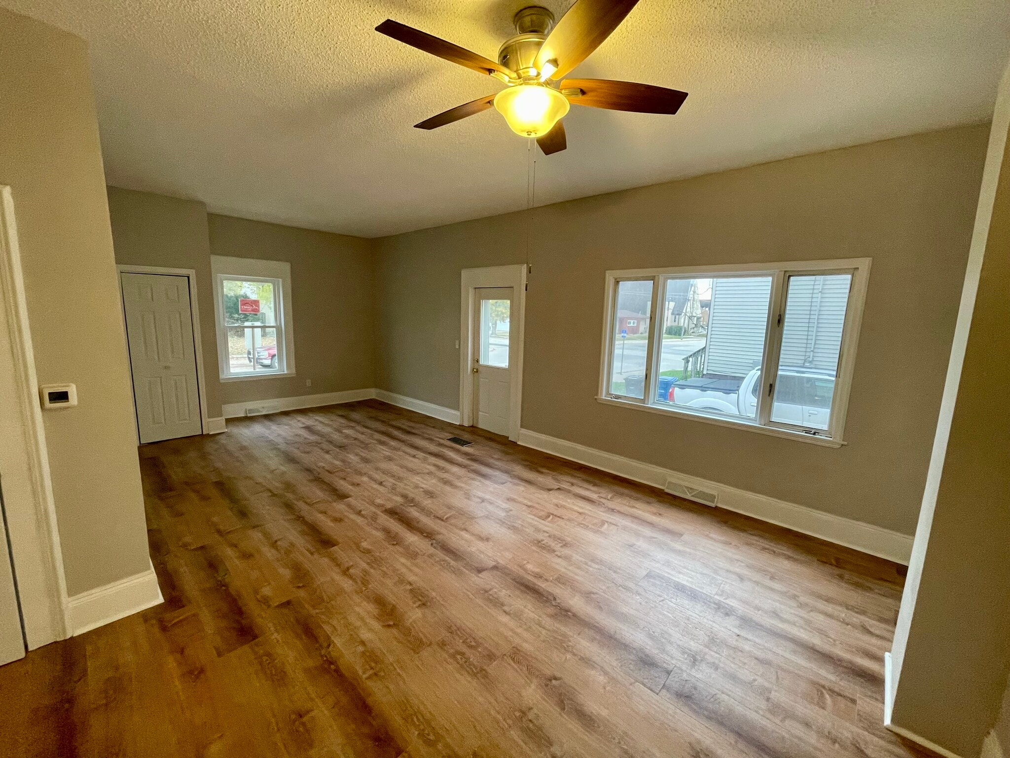 Building Photo - 307 W 9th Ave