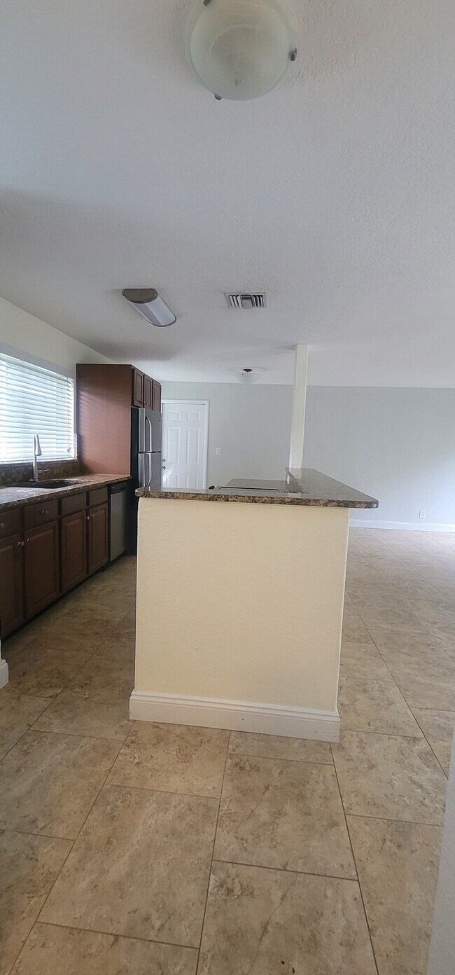 Building Photo - 828 Cinnamon Rd