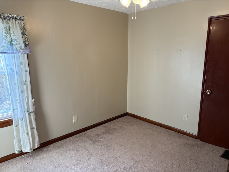 Building Photo - 211 27th St SE