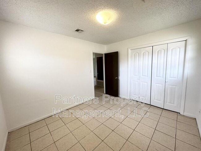 Building Photo - 101 Pine Ave