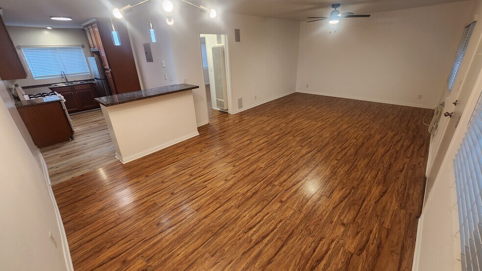 Building Photo - 14804 Dickens St