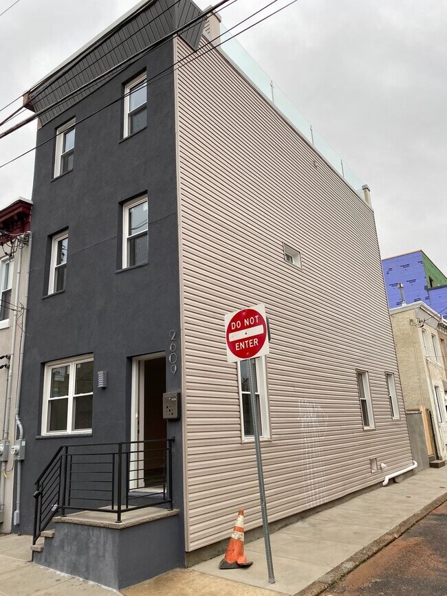 Building Photo - 2609 Almond St