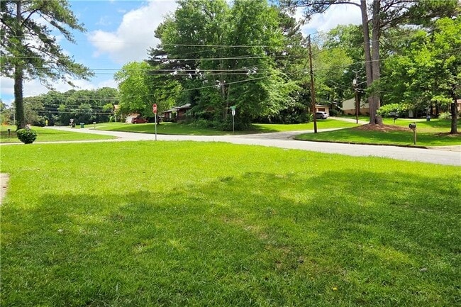Building Photo - 3533 Charlotte Dr