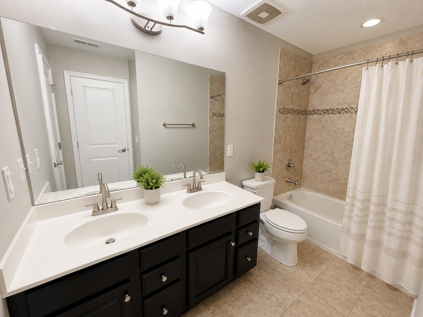Building Photo - 6819 Hawthorn Knl