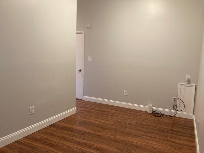 Building Photo - 1203 N W Ave