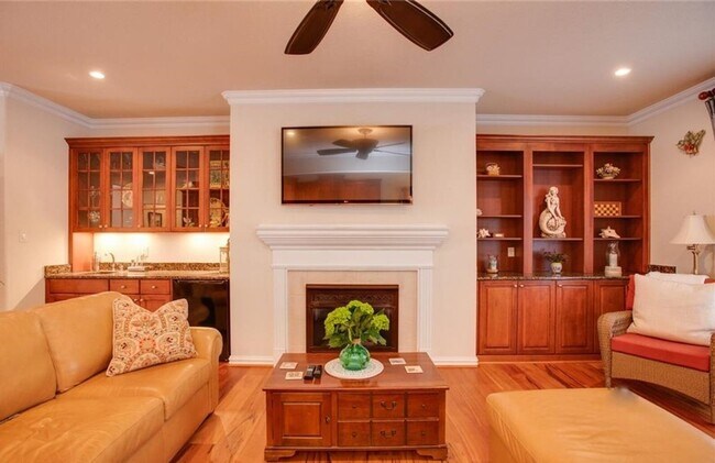Building Photo - 3 Bedroom 2.5 Bath Townhouse style Condo in Great Neck