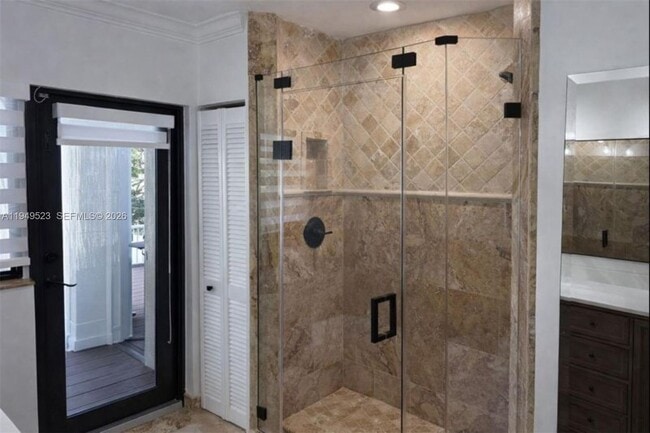 Building Photo - 5827 SW 29th St