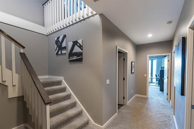 Building Photo - 1036 Lookout Dr