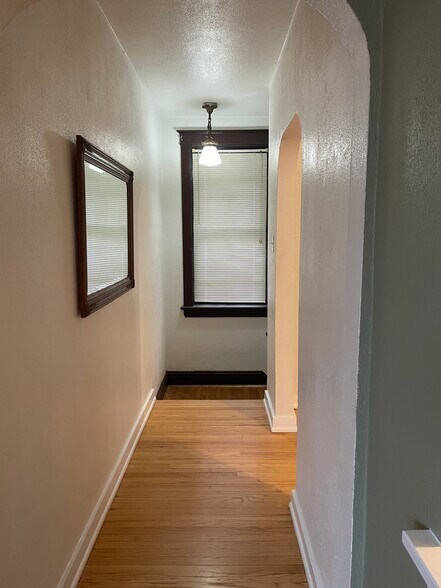 Entry Hall - 4417 Rosa Ave
