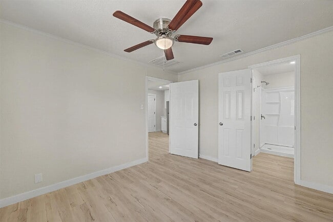 Building Photo - Fully renovated 1 bed, 1 bath apartments - Utilities Included