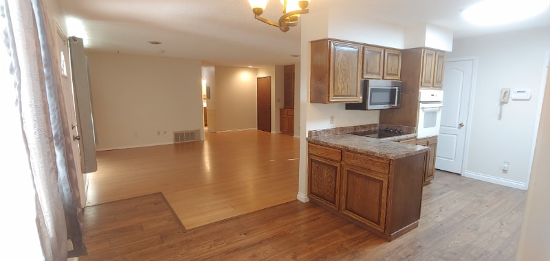 Building Photo - 6540 Delmonico Dr