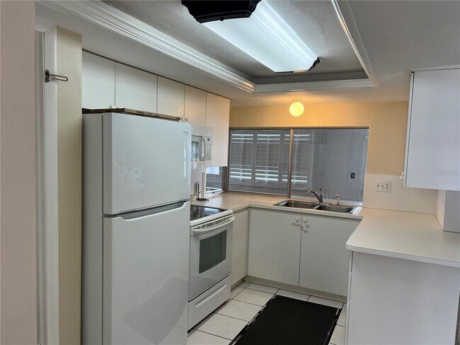 Building Photo - 4216 Hillsdale Dr