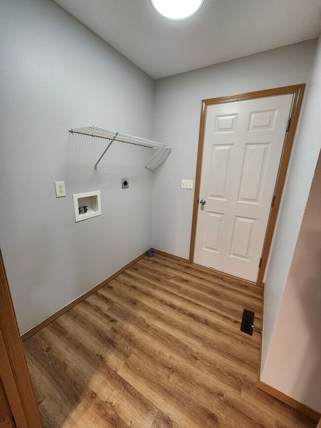 Building Photo - Spacious 2-Bedroom, 2-Bathroom Home AVAILABLE NOW!!