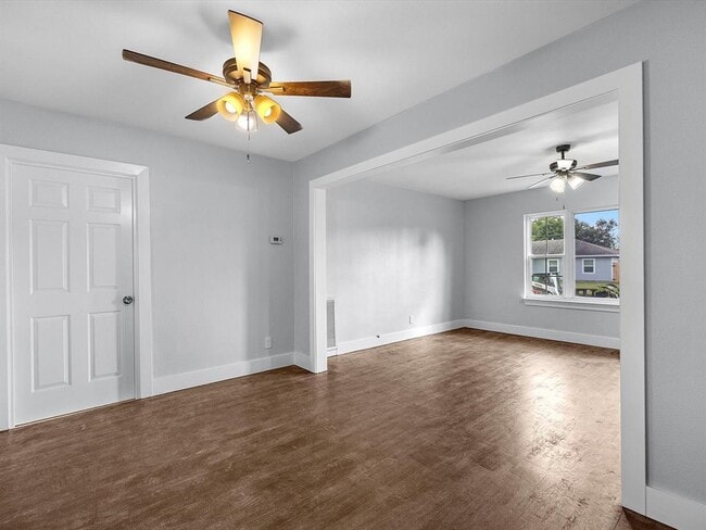 Building Photo - 4218 Crenshaw St