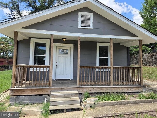 Building Photo - 208 68th Pl