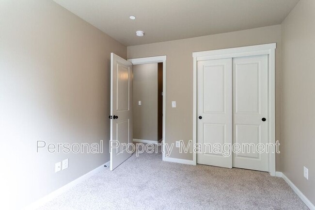 Building Photo - 7613 NE 31st Cir