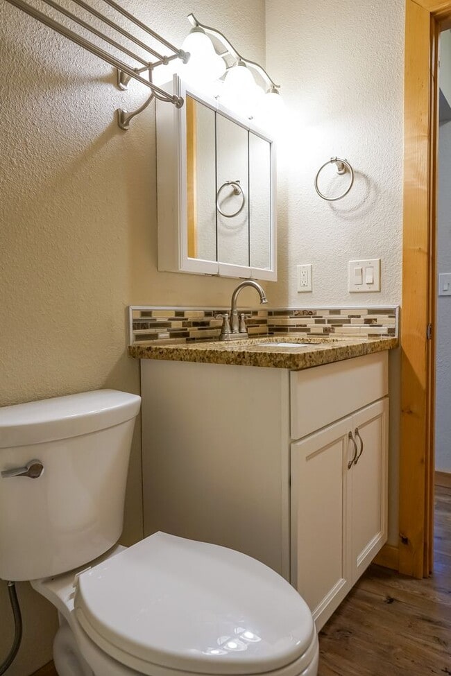 Building Photo - Three Bedroom Home in Hayden