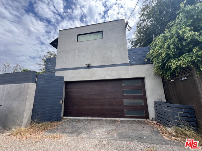 Building Photo - 3350 McLaughlin Ave