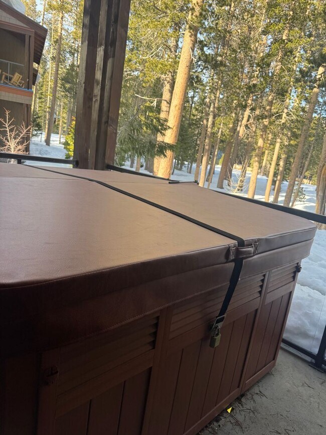 Building Photo - Luxury Fully Furnished 4BD/4BA Mountain Retreat with Hot Tub & Garage – Woodwinds #34, Mammoth Lakes