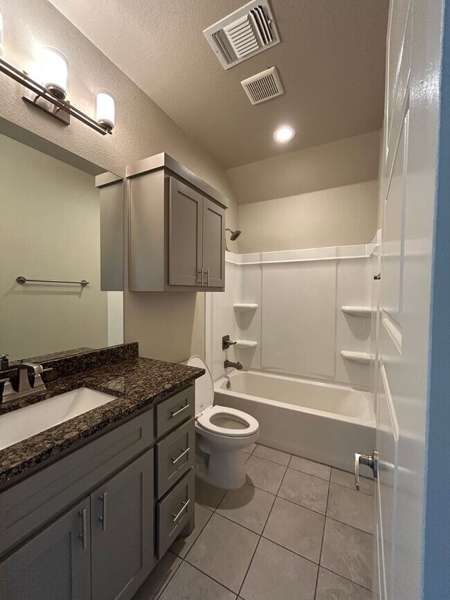 Building Photo - Beautiful on Boise Drive!