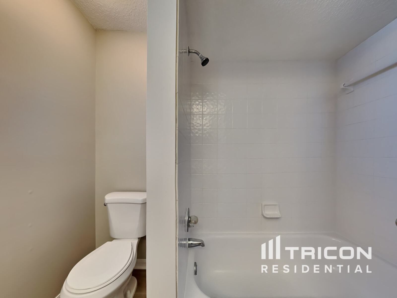 Building Photo - 528 Little Lake Ct