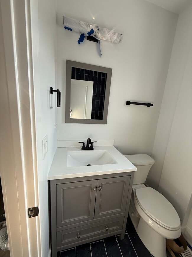 Building Photo - 2157 N Western Ave