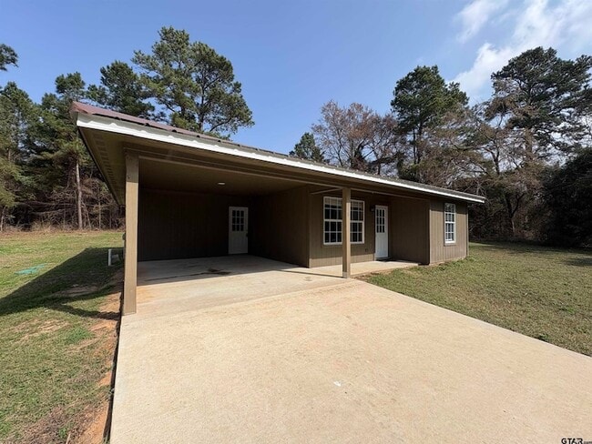 Building Photo - 348 Caroline Ln