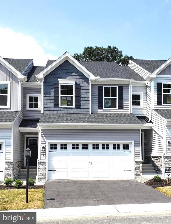 Building Photo - 11 Woods Dr