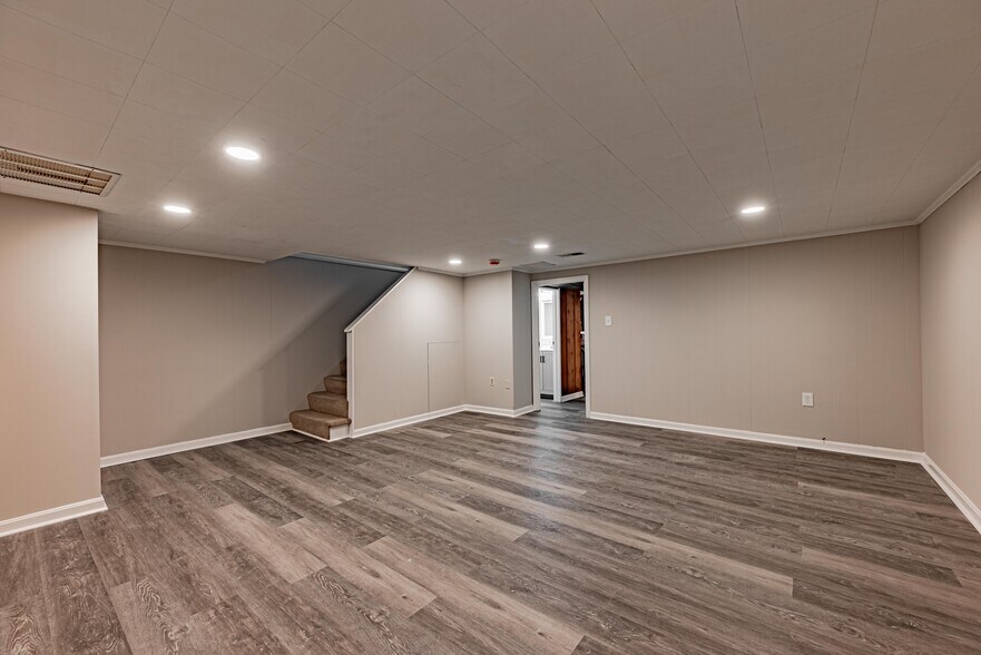 Building Photo - 1565 Dellsway Rd