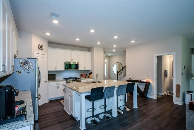 Building Photo - 3401 Park Pointe Cir