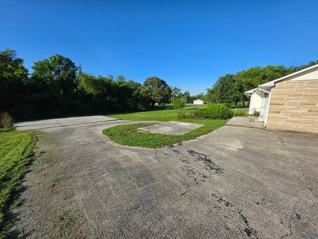 Building Photo - 3 bedrooms 2 bath