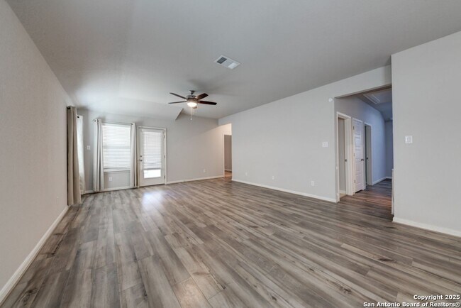 Building Photo - 4 Bedroom/3 Bath Remington Ranch Subdivision