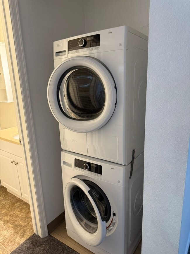 Building Photo - 1Bd/1Ba Mercer Island Condo