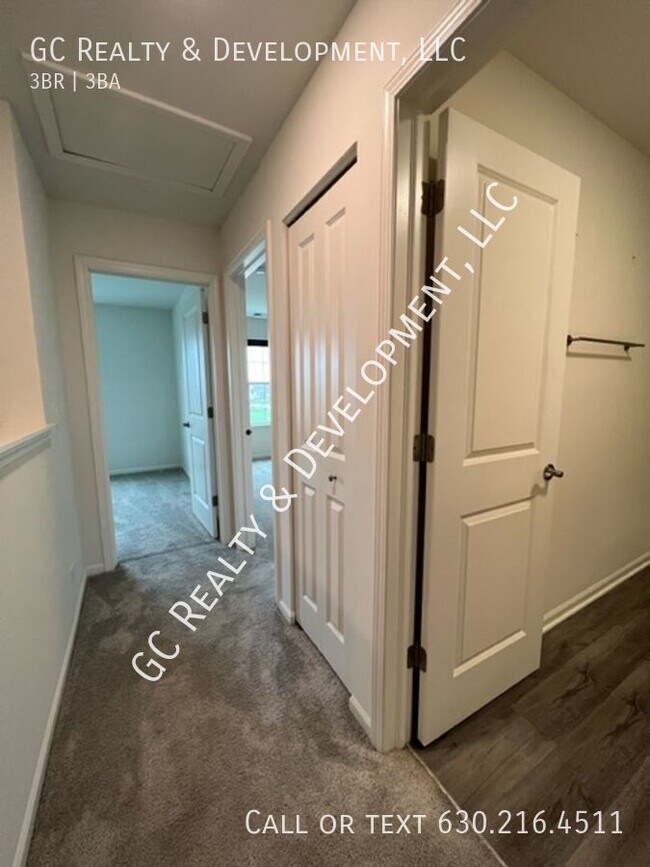 Building Photo - ***WOODLORE ESTATES / 3 BDRM / 2.5 BTH / A...