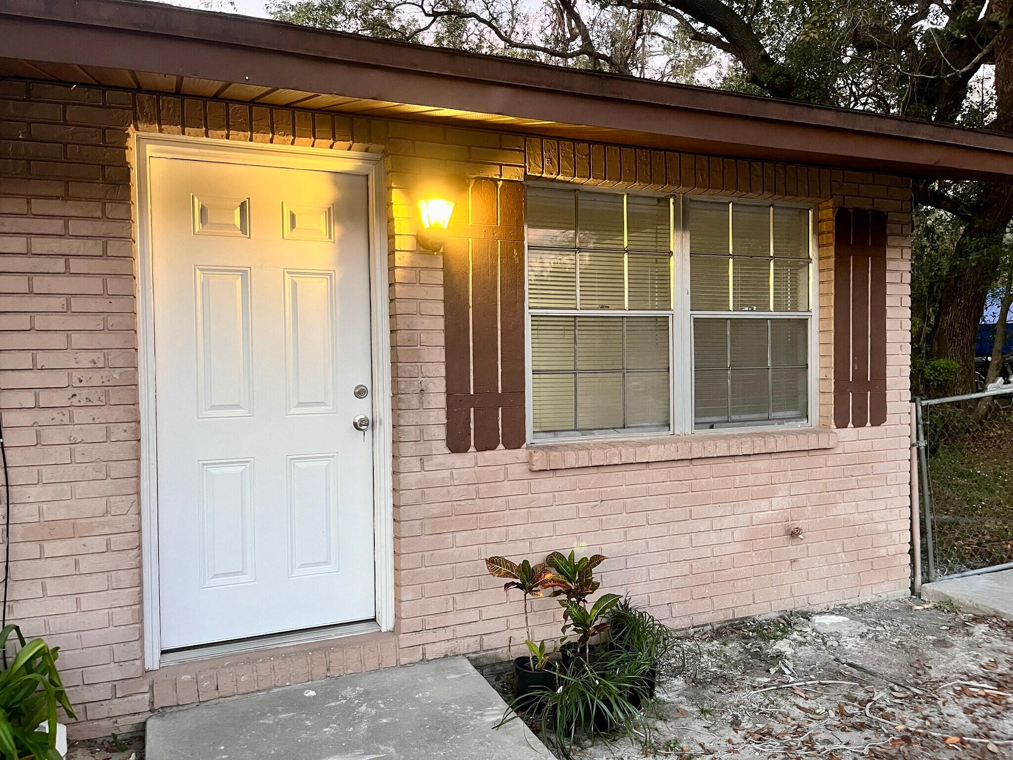 Building Photo - 9801 N Aster Ave
