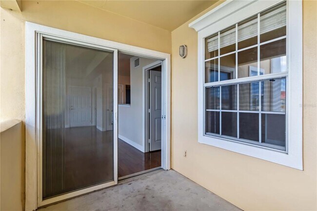 Building Photo - 1025 Villagio Cir