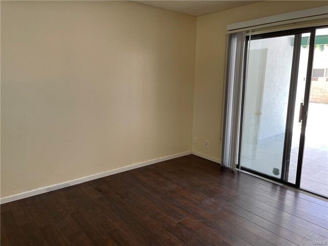 Building Photo - 1553 Albret St