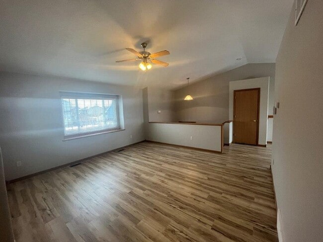 Building Photo - 4 BEDROOM | 2 BATH | DOUBLE CAR GARAGE | RAPID VALLEY