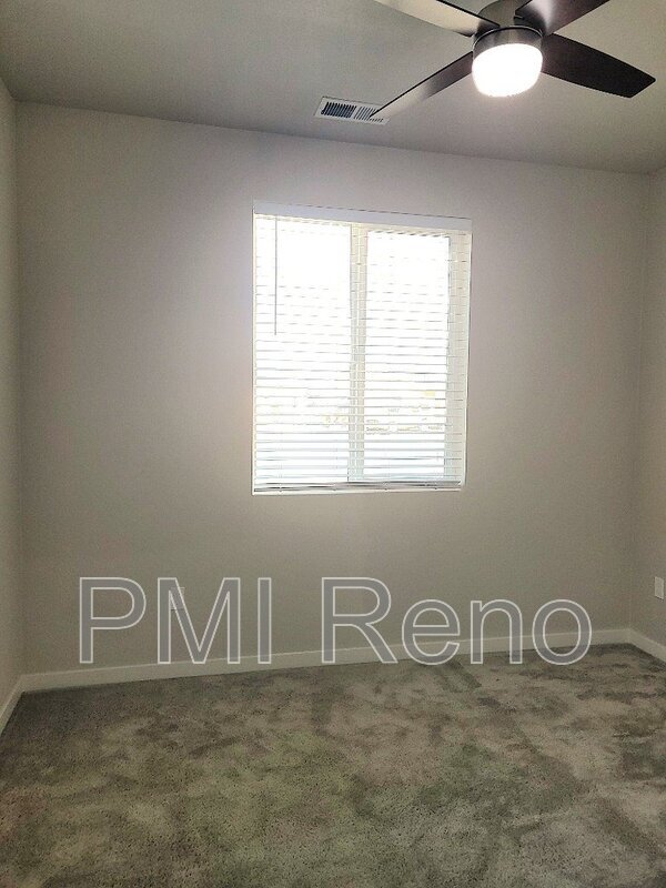 Building Photo - 1520 Golf Ct