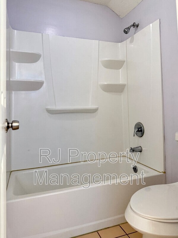 Building Photo - 5353 Farm Ridge Dr