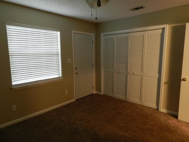 Building Photo - 2388 Parrot Ln