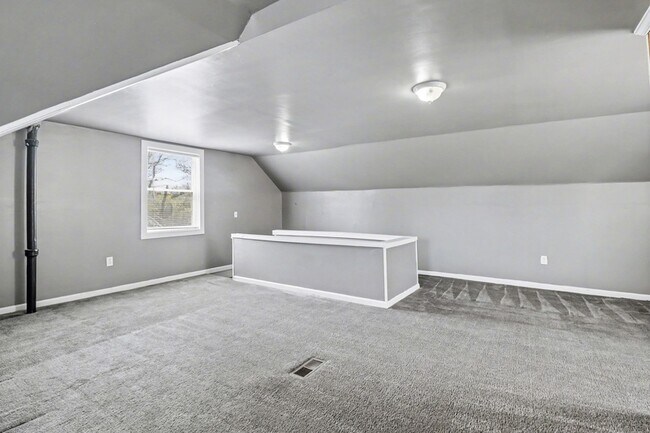 Building Photo - 16605 Freeland St