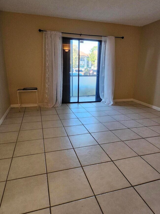 Building Photo - 545 Trace Cir