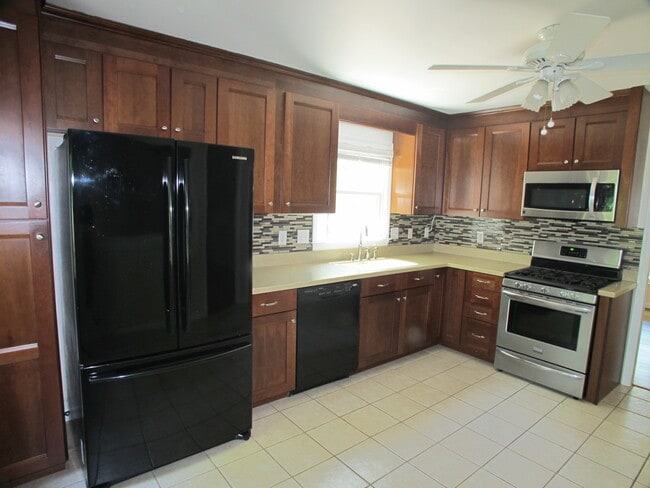 Building Photo - Pristine, 3 bedroom, 2 bath ranch style home located in Sardis Woods!