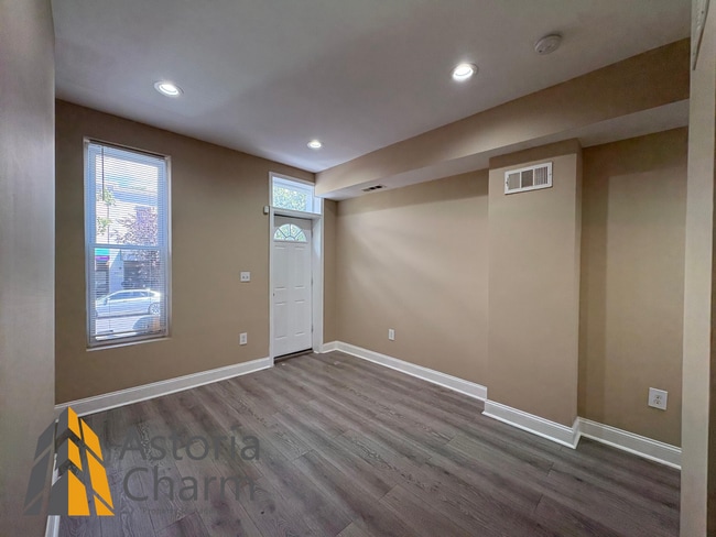 Building Photo - Move In by September 30th: Get 1 Month FRE...