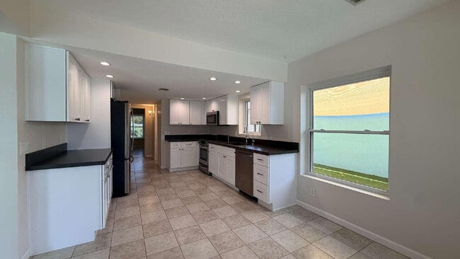 Building Photo - 3827 E Larkspur Dr