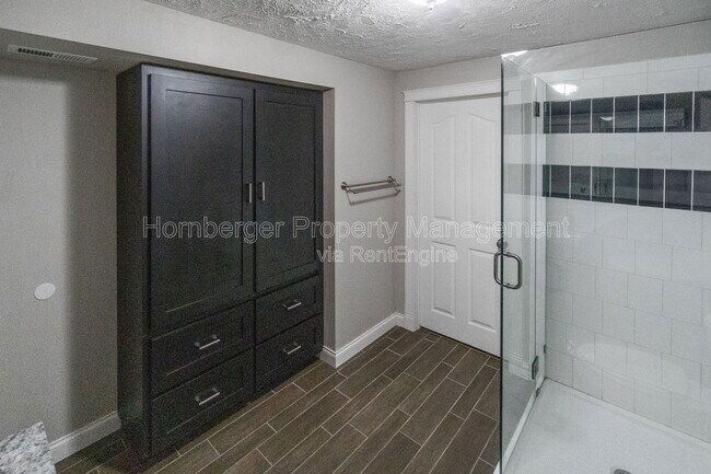 Building Photo - 6415 S Woodland Ct