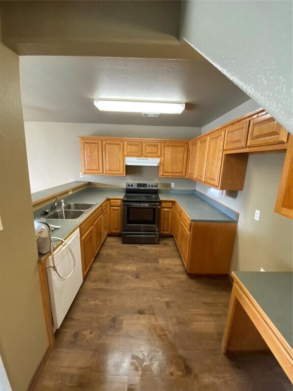 Building Photo - 10910 Shady Oaks Dr