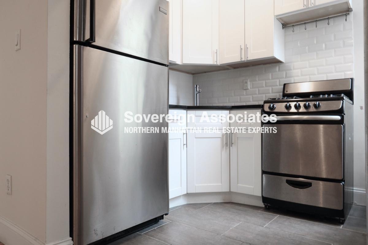 Building Photo - 573 W 159th St