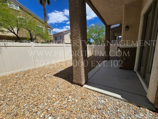 Building Photo - Beautiful 1600+ sq ft.  3 bedroom ~ UPGRADED!